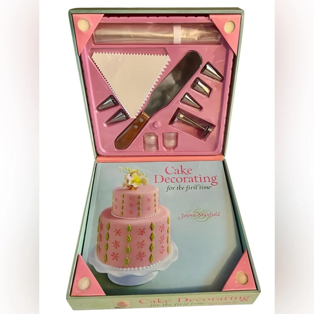 Vintage Cake Decorating for the First Time Book & Gift Set - Pink and Green